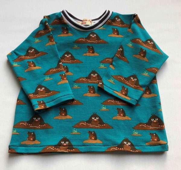 Jerseybluse-petrol-med-muldvarpe-oeko-tex