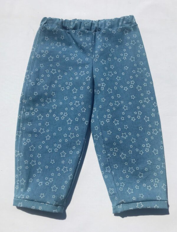 Denimbuks-med-stjerner-lyseblaa-oeko-tex-bomuld-med-stretch
