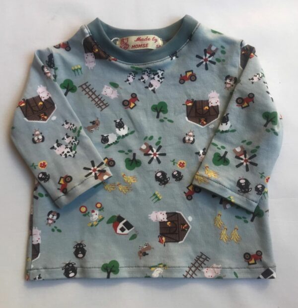 T-shirt-med-lange-aermer-lys-graa-med-bondegaardsmotiv-95-5bomuld-elastan