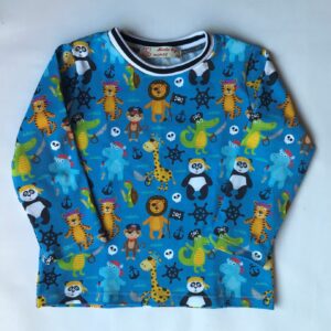Bluse-kongeblaa-med-piratdyr-oeko-tex-95-5-bomuld-elastan