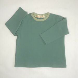 oekologisk-t-shirt-med-lange-aermer-stoevet-groen-bomuld-elastan