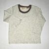 T-shirt-lysgraa-meleret-med-brun-rib-oekologisk-bomuld-elastan