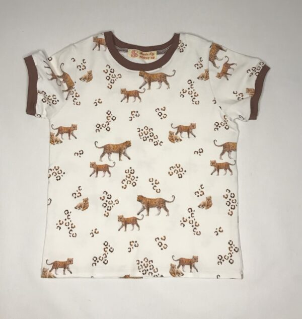 Økologisk-t-shirt-med-leoparder-raahvid-bomuld-elastan