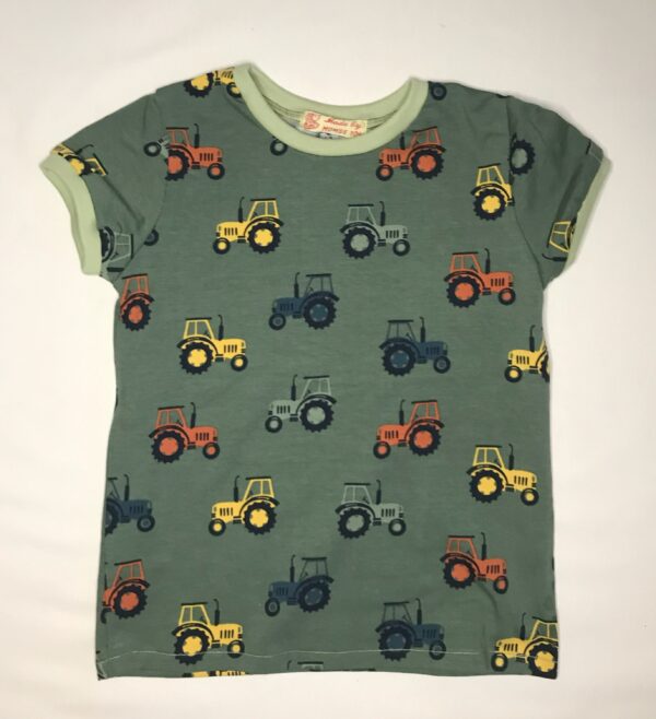 Groen-T-shirt-med-traktorer-korte aermer-oeko-tex-bomuld-elastan