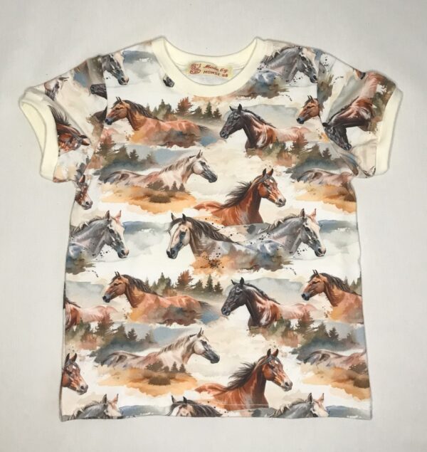 T-shirt-med-heste-off-white-oekologisk-bomuld-elastan